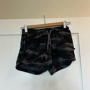 Athleta girls camo shorts